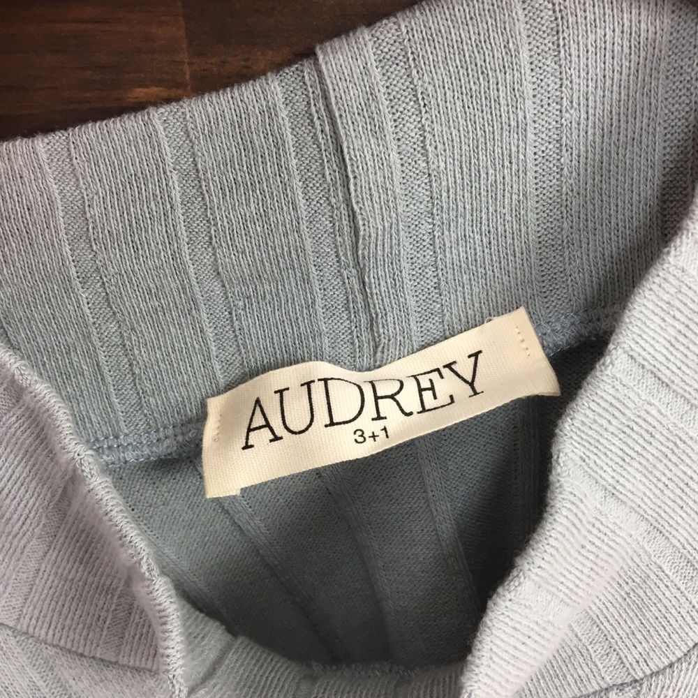 Audrey 3+1 | Ribbed Turtleneck Crop Top‎ - Picture 6 of 6